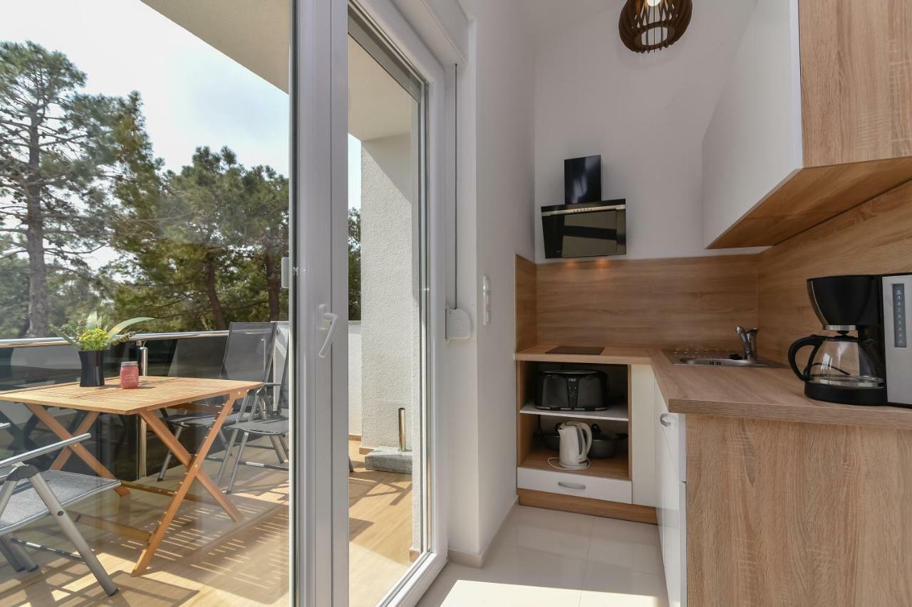 Denis Apartment Vir Exteriör bild