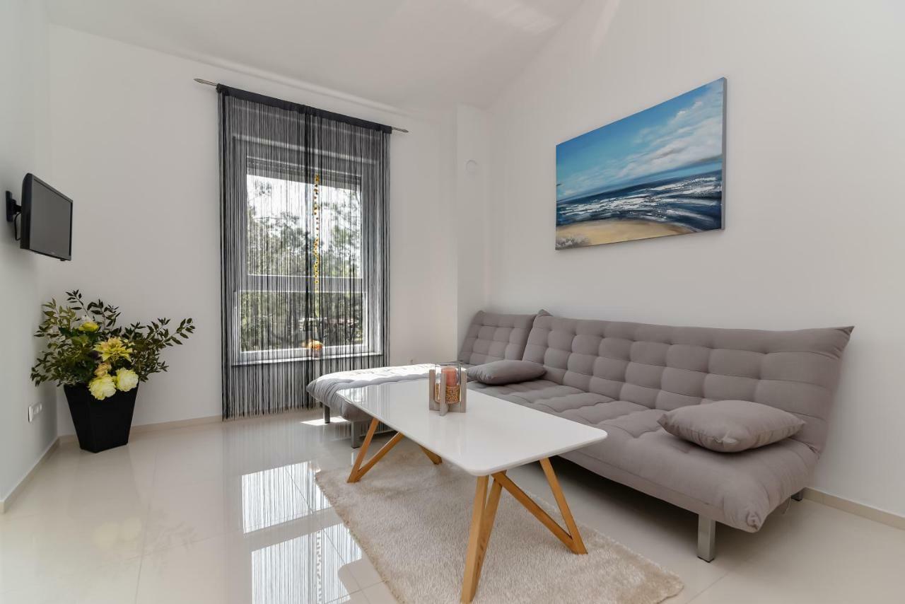 Denis Apartment Vir Exteriör bild