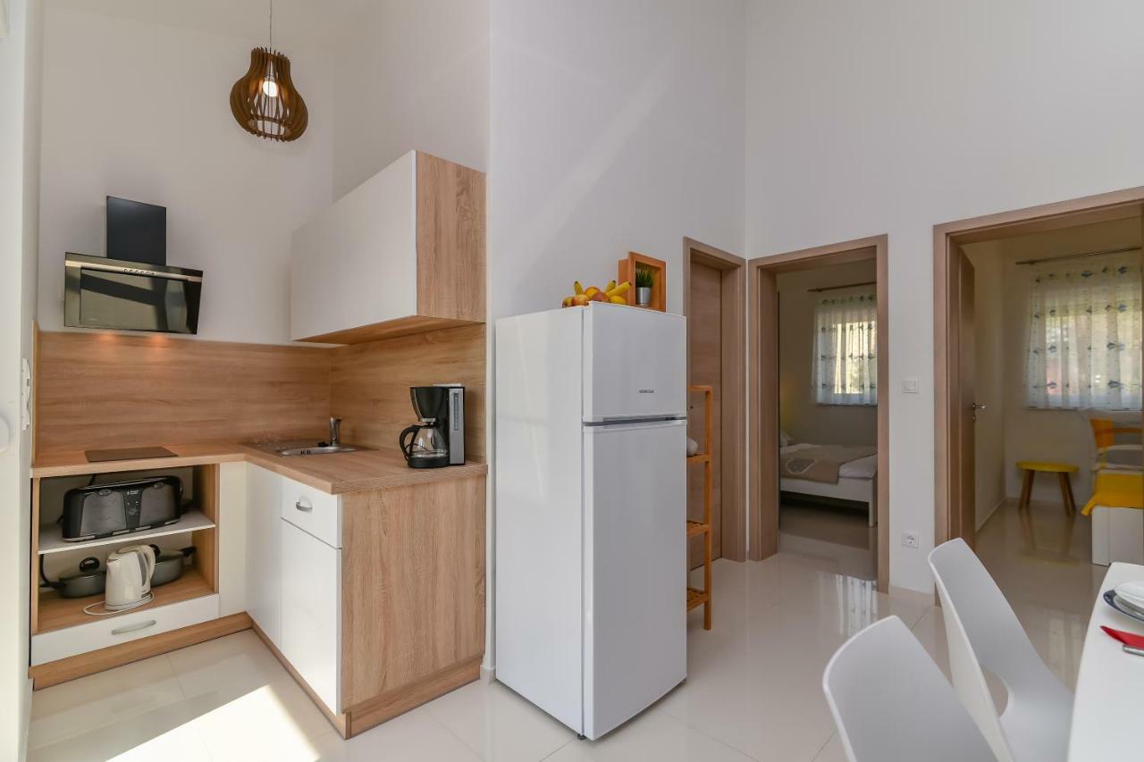 Denis Apartment Vir Exteriör bild