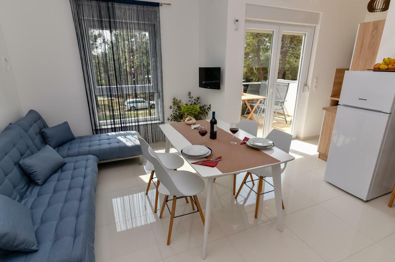 Denis Apartment Vir Exteriör bild